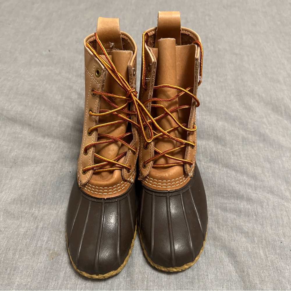 Women’s L.L. Bean boots 8” waterproof unlined size 6, but fits 7 Never worn.